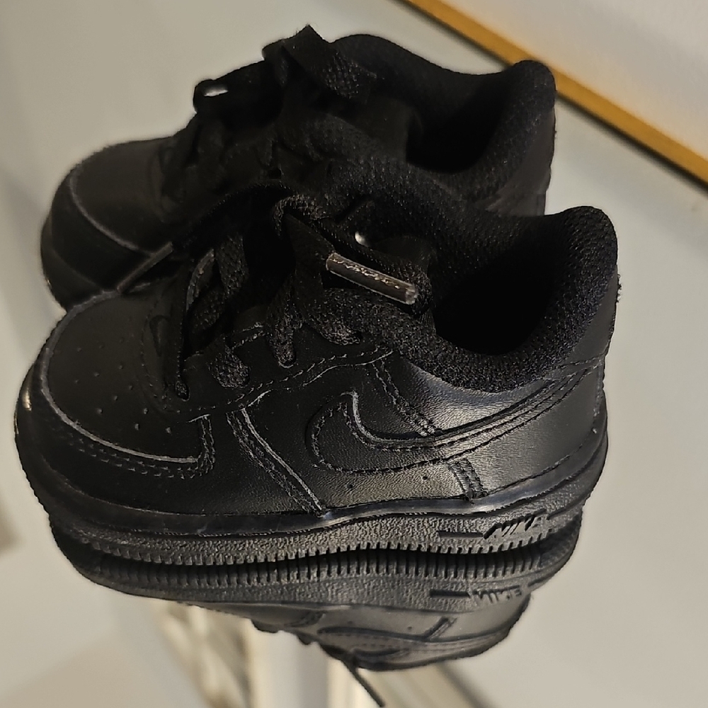 Nike Kids Black Low-Top Sneakers
